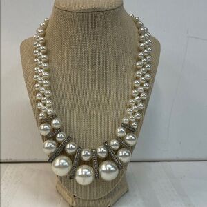 Elegant Pearl Necklace with Silver Accents